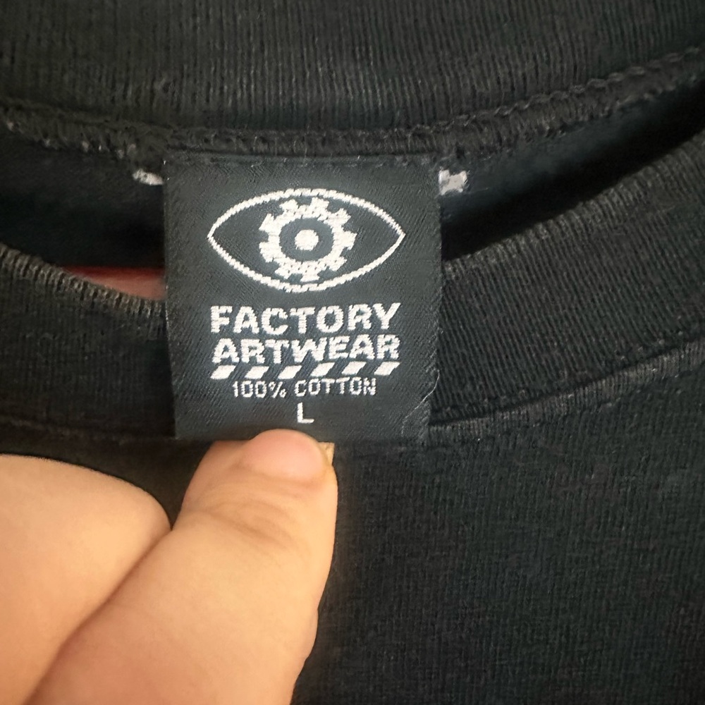 Mystère Black Graphic Tee - Picture 3 of 4
